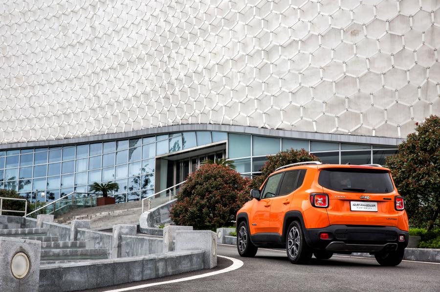  Jeep Renegade Limited (BU) 2016 года  (CN) (фото 10 из 30)